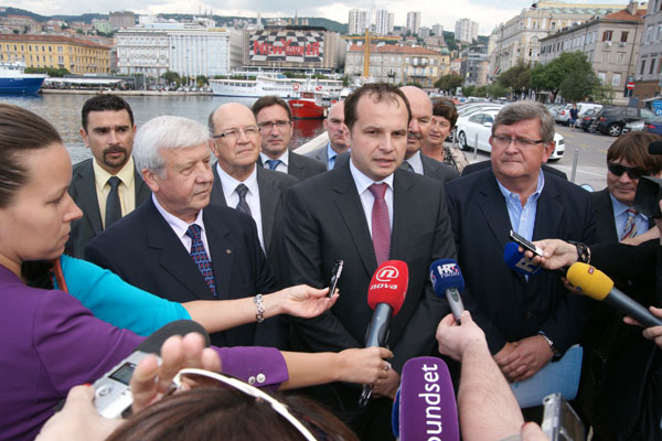 2012. 05. 30. - Ministar Hajdaš Dončić posjetio Primorsko goransku županiju